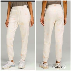 NWOT Lululemon Scuba High-Rise French Terry Jogger in Lemon Chiffon Peach…